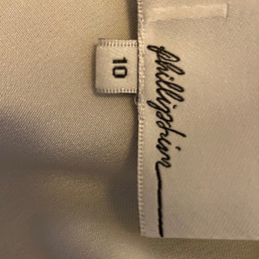 Size 10, black and white top